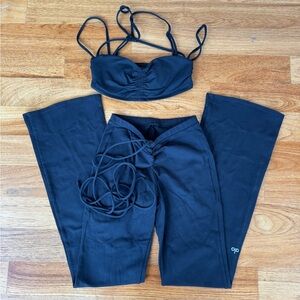 NWOT ALO AIRBRUSH ELECTRIC OFF THE SHOULDER BRA + HIGH-WAIST CINCH FLARE LEGGING